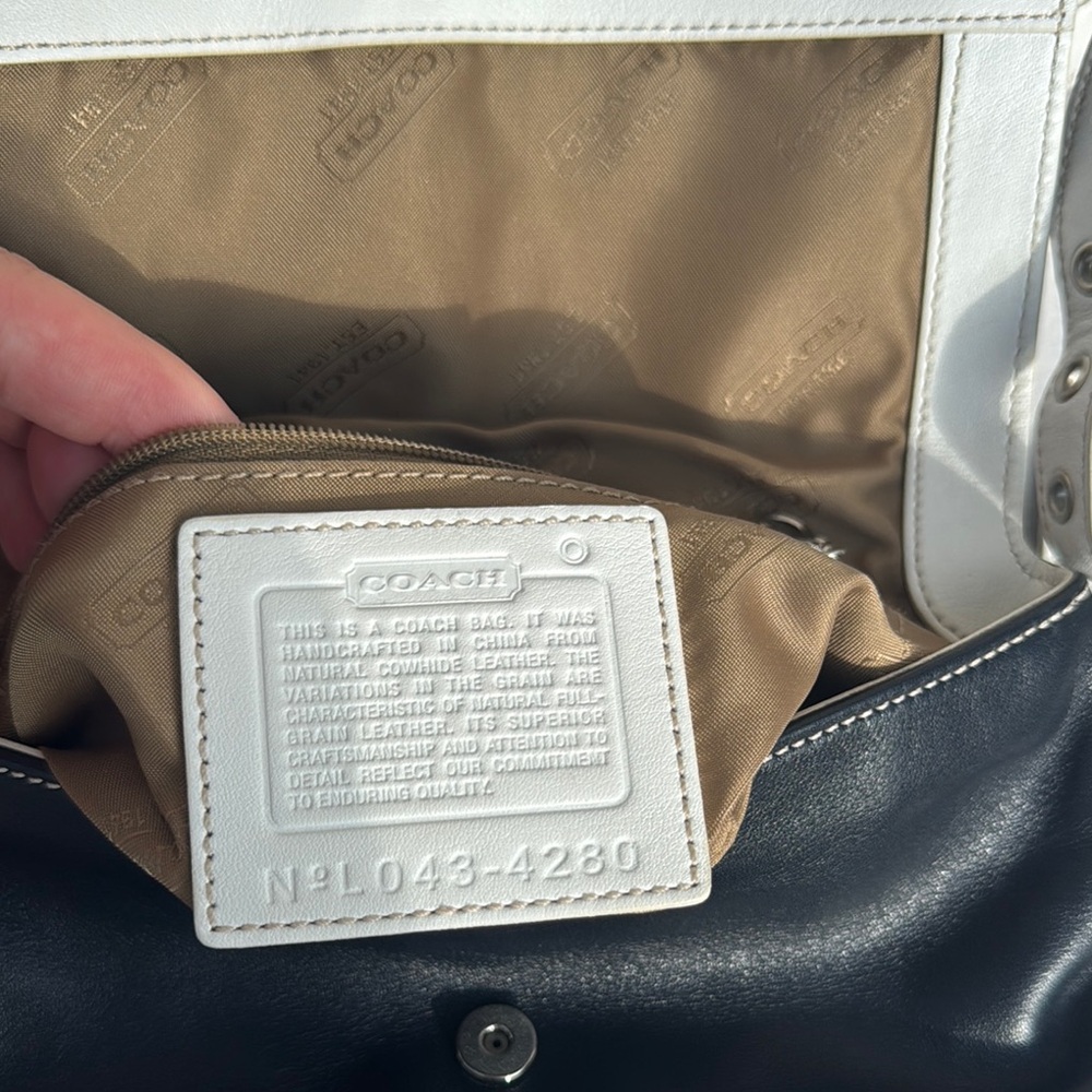 Coach Vintage 2004 Elegant Navy and White Women's Crossbody Bag - Picture 6 of 7